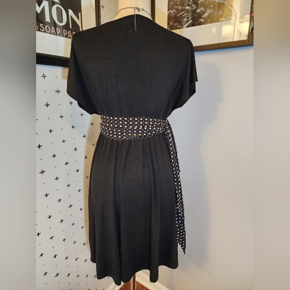 T-SHIRT Dress (L) Amazon Essentials Women's Surplice T-Shirt Dress - Picture 5 of 10